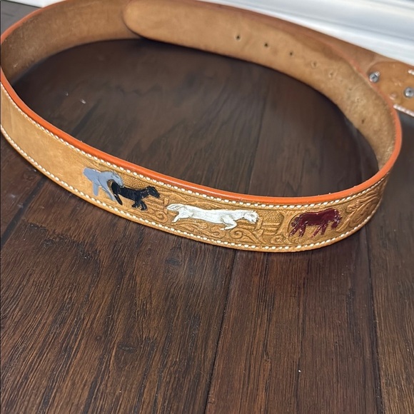 Brown Men’s Leather Tooled Belt with Animal Horse Design Sz 40 - Picture 7 of 8